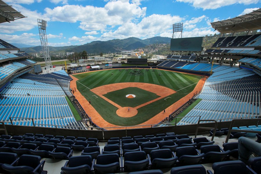 Entregamos oficialmente el Estadio Monumental de Caracas “Simón Bolívar” a la Federación Venezolana de Béisbol y a la Confederación del Caribe. ¡Na Guará! Una obra del más alto nivel, con tecnología vanguardista, uno de los más grandes y modernos de Latinoamérica.