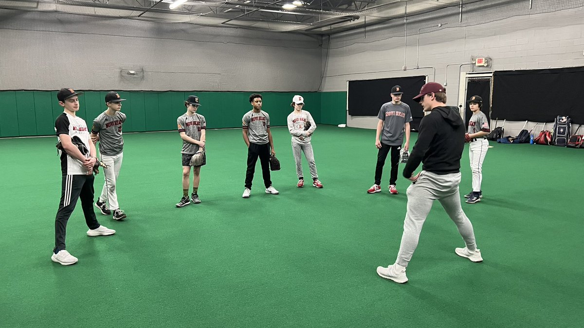 NoviHeat's tweet photo. A big thank you to former Novi Heat player @AndrewAbler12 for coming out to teach our 14U Novi Heat pitchers a few things tonight! #GoHeat #GiveBack https://t.co/bcV6oThTsC