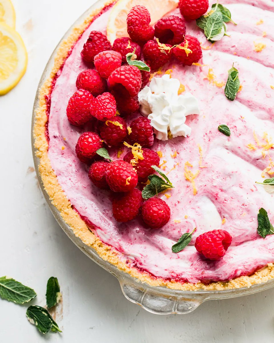 oregonberries's tweet photo. This pie is bright happiness in food form! Our Raspberry Lemonade Freezer Pie tastes like a summer's evening and is refreshingly delicious!
https://t.co/q28K4XKhu8
#oregonberries #raspberries #freezerpie #lemonpie #berrypie https://t.co/lujBMd8eSe