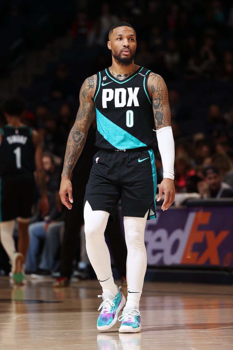 Dame tonight in Memphis ⌚️

42 PTS
10 AST
8 REB
W 🔥