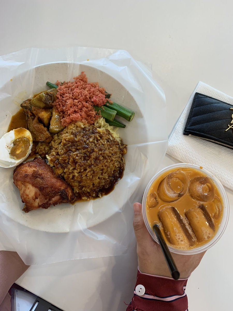 Korpse12's tweet photo. Nak buat thread tempat makan dekat Cyberjaya di kala buntu, boleh? Hahaha. Okay, let’s go!

📍Nasi Kandar Melayu MAD, Domain https://t.co/VRT9Y2olXv