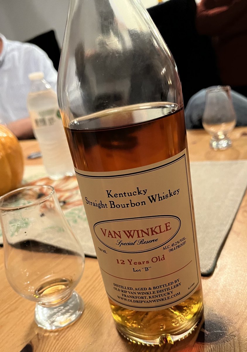DCSting11's tweet photo. Nice to have neighbors who share their Va lottery wins 😄 #bourbon #kidney https://t.co/m6u1j5YefF