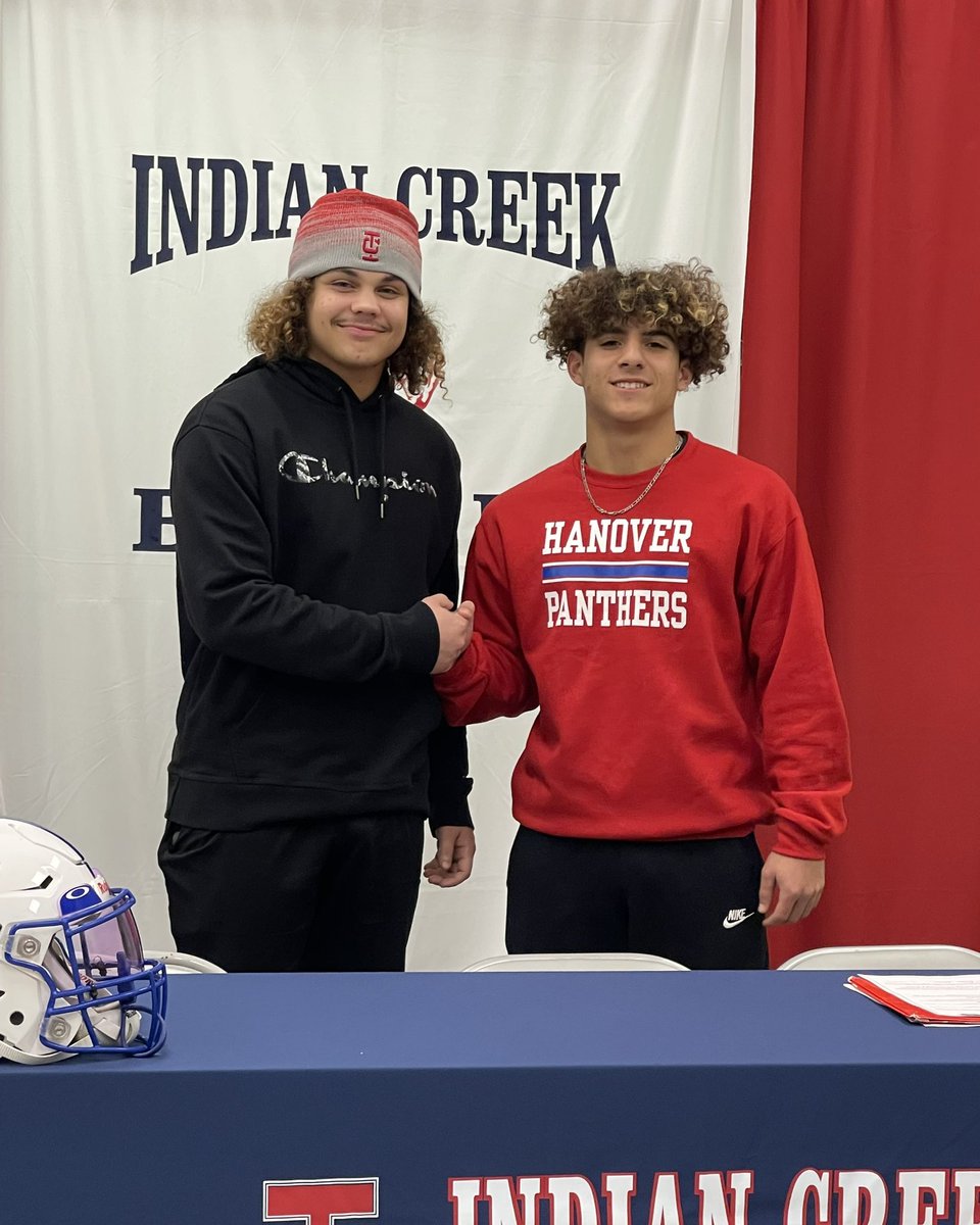 What Can I Say…I Dig Red, White And Blue !❤️🤍💙 
<a href="/gillincm/">Casey Gillin</a> <a href="/MTHEO12/">Matt Theobald</a> <a href="/CoachSmith53_/">Sam Smith, M.Ed</a> <a href="/xfactorQB/">Anthony Morelli: X-Factor QB Academy</a> <a href="/DLCoach_Danford/">Andrew Danford</a> <a href="/_arj1_/">Arjun Lothe</a>