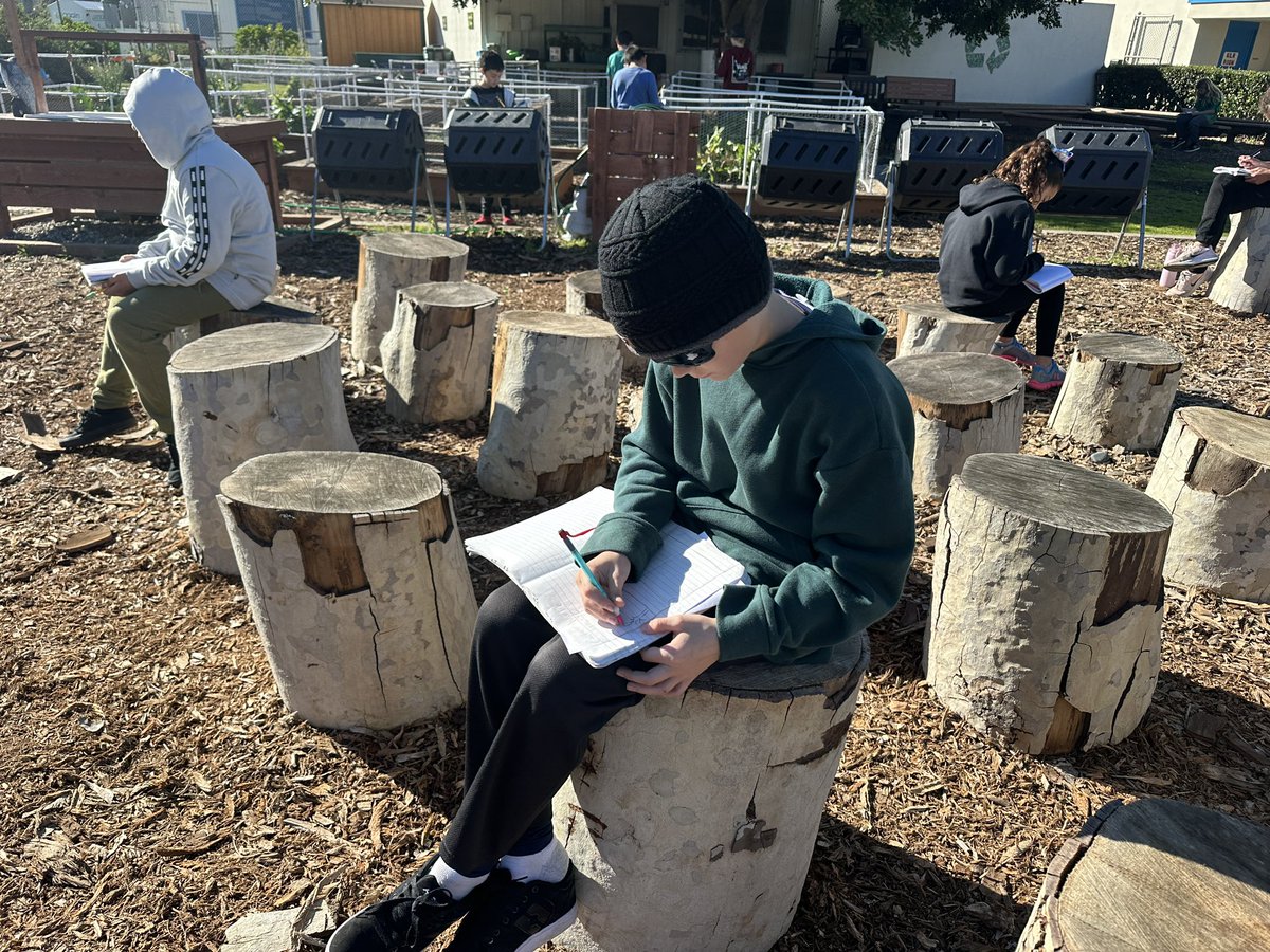 CasitaMagnet's tweet photo. Our 5th graders are out in our garden to determine how our Earth’s spheres are interacting! #fieldscientists https://t.co/9PmlGsiipg