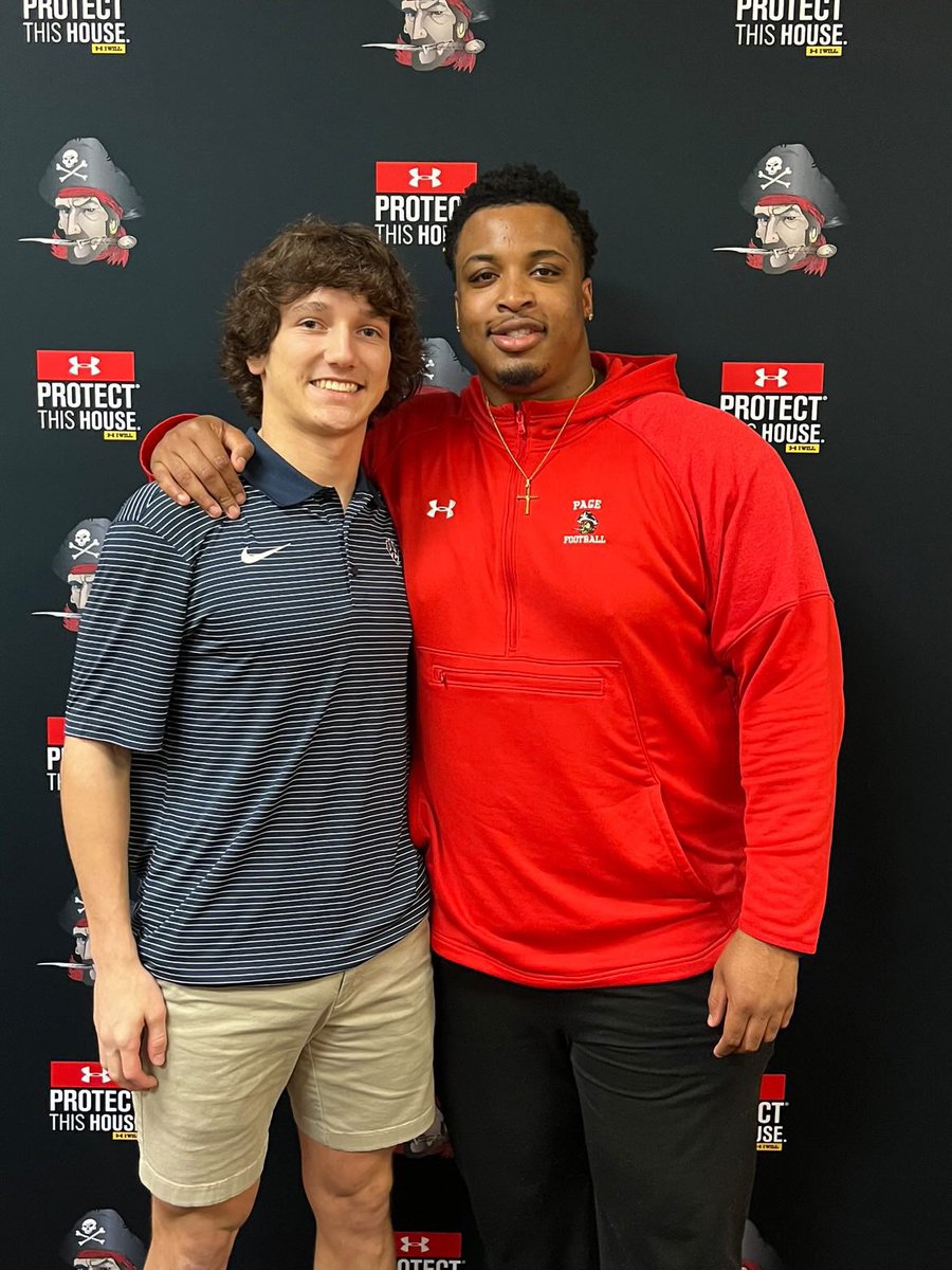 So proud of you kid 🖤it’s been a long journey but you kept believing ‼️ Go do great things on and off the field 🏈 <a href="/ParkerMaynard5/">Parker Maynard</a> @PagePirates26_ <a href="/WLUGenerals/">Linea</a>
