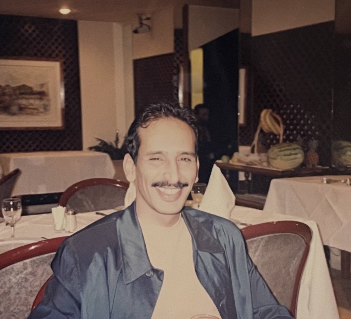 إن كان شمسك تساومني على ظِلك 
ماعاد ابي منك لا شمس .. ولا فيّه

اما تعال لقلبٍ .. فز لك كلك
ولا اتركني ما أبي لك بالهوى جيّه
- مساعد الرشيدي