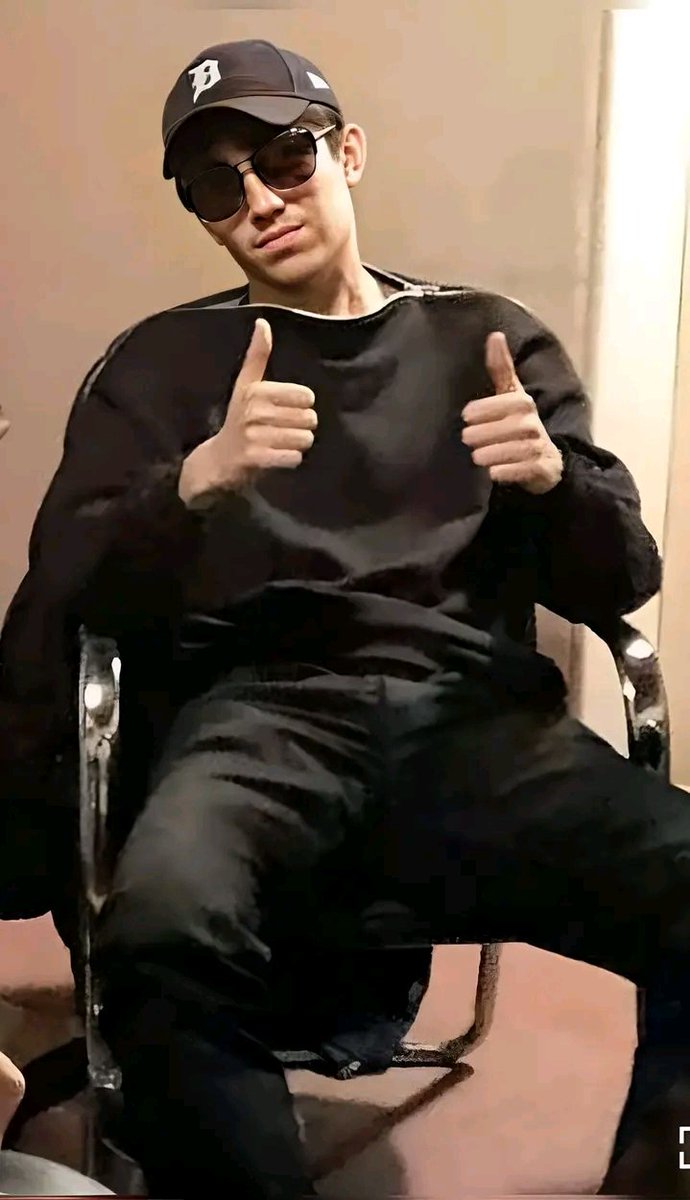 DeliaBu87570414's tweet photo. Buenas noches 
@dimash_official 
#ElAmorEnTi 
#thestoryofonesky 
#Zhalyn https://t.co/cjQ0Lp7NHh