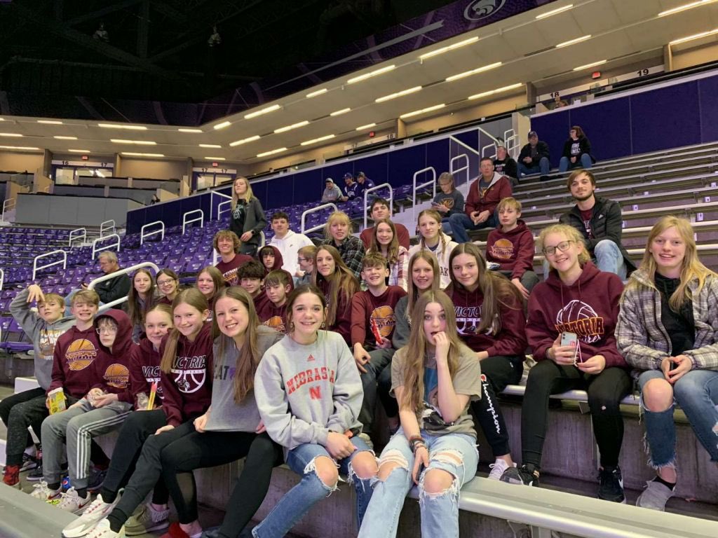 Thank you <a href="/ryan_emily11/">Emily Ryan</a> <a href="/vhsknights/">Victoria Jr/Sr HS</a> Squires BB teams loved watching Kstate and Iowa state women’s game tonight. #TWIX.