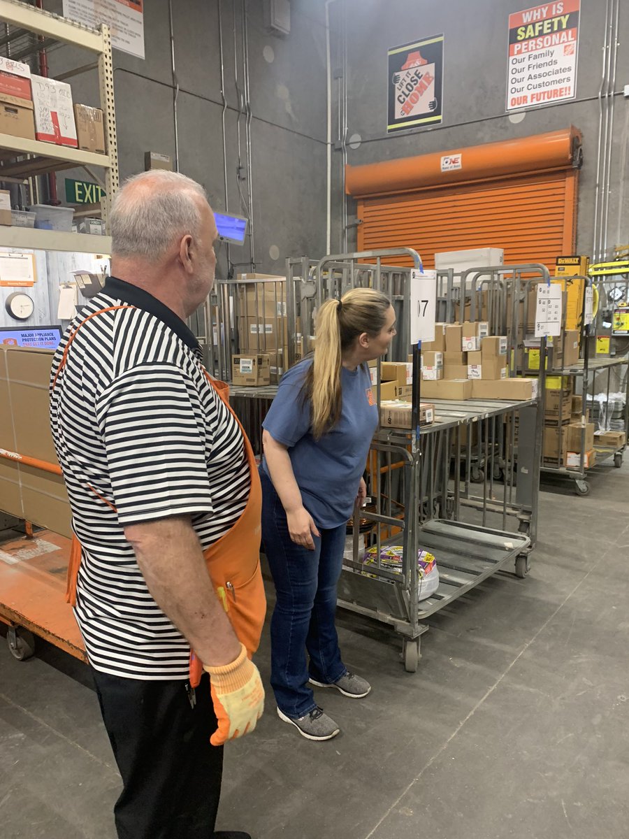 Way to go Team # 0386! Nothing like partnerships to show support! Great Unload!