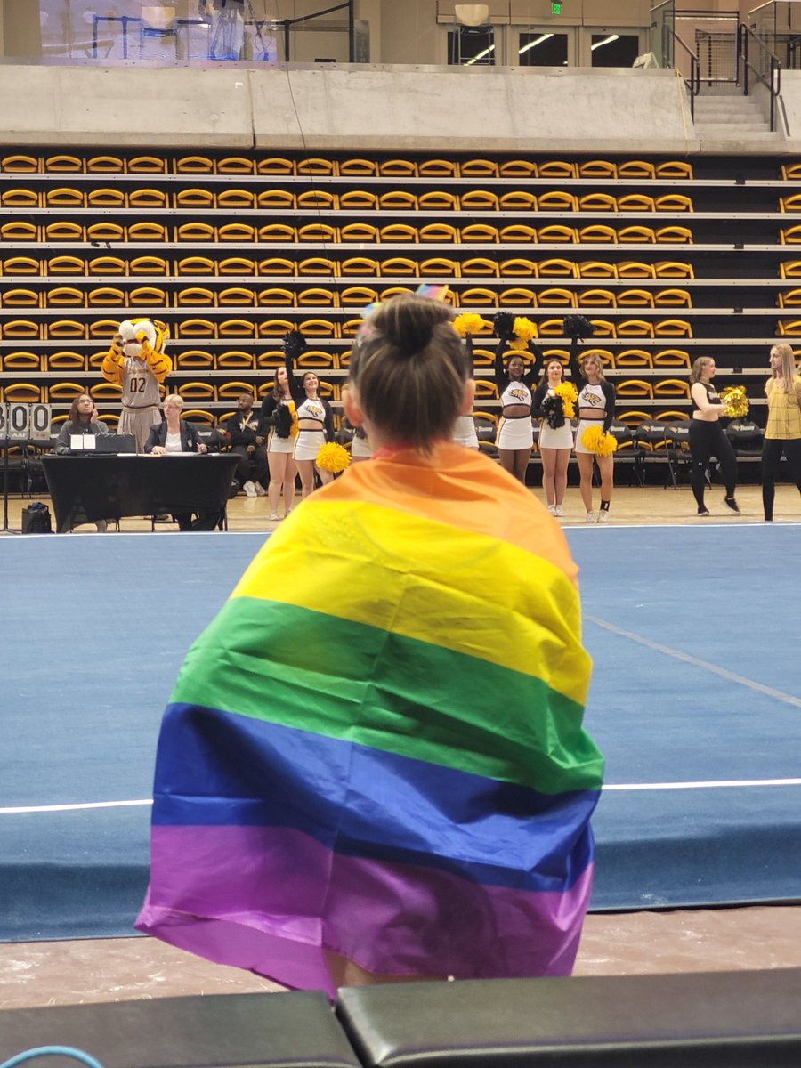 Tonight at @Towson_GYM was not just a big win for the team but a great representation of inclusivity and pride, and I am honored to have been a part of it.
I hope this inspires everyone to be proud of who they are, to speak their truth. 🐯🏳️‍🌈🏳️‍⚧️

#UnitedWeRoar #Ally #TUProud