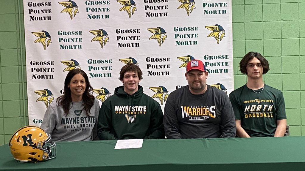 Joe_Drouin's tweet photo. Watched these 3 grow into great young men over the past 4 years. They helped change a culture. Proud that they will be continuing their athletic careers. Can’t wait to see what the future holds for them. @Drew_Hill2005 @NicolasJDixon6 @DanielTaylor_5 https://t.co/51Tr3Rxtym