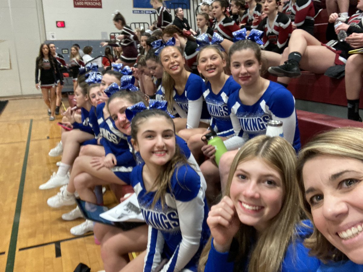 Congratulations to Grand Island Varsity Cheerleaders 📣 on winning 2nd 🥈 place at Starpoint Snow Showdown!