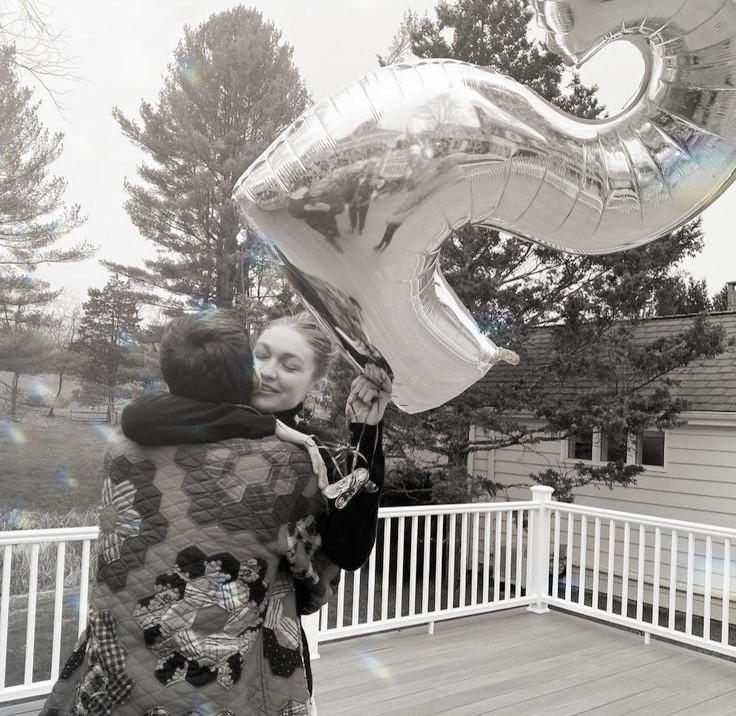 ⠀⠀⠀⠀⠀⠀⠀⠀⠀
⠀⠀⠀Felicidad es lo que menos me hace falta
⠀⠀⠀si vos estás a mi lado durante la eternidad.
⠀⠀⠀Te amo, mi sol, felices seis mesesitos.

⠀⠀⠀⠀⠀⠀⠀⠀2.02.23 @refIejosdesol ‹3