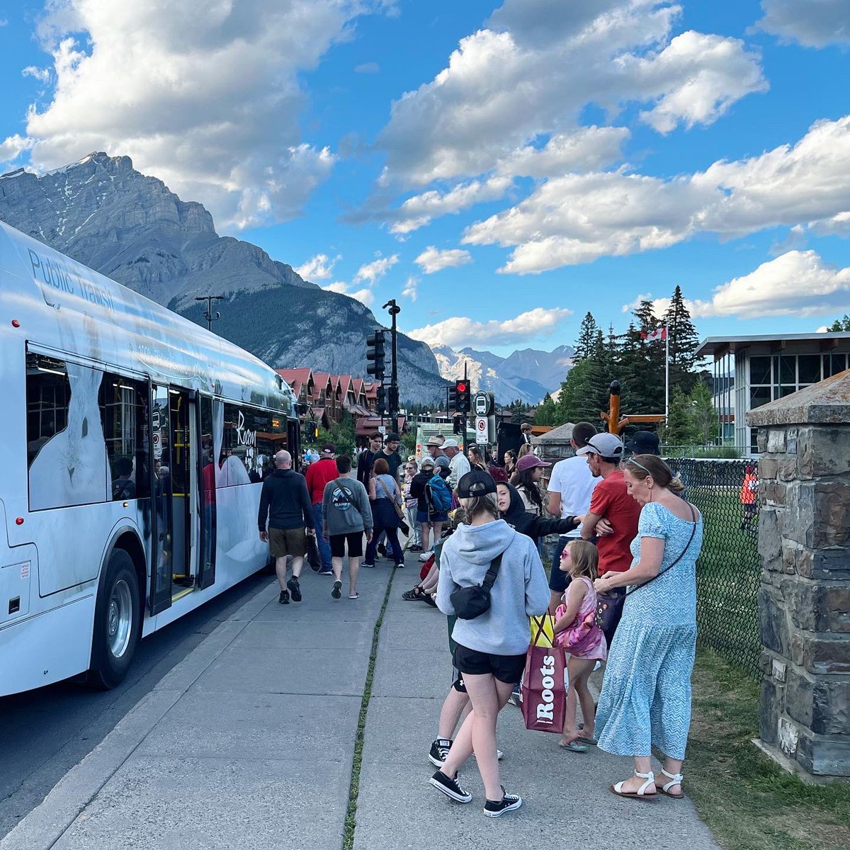 banffmayor's tweet image. Congrats to @roamtransit on a record-breaking 1️⃣.6️⃣5️⃣ million riders in 2022 🥳 Clearly, more people have realized taking transit is more convenient, affordable, + enjoyable than driving. Thanks to residents + visitors for making Roam such a key part of our sustainable future 🌏