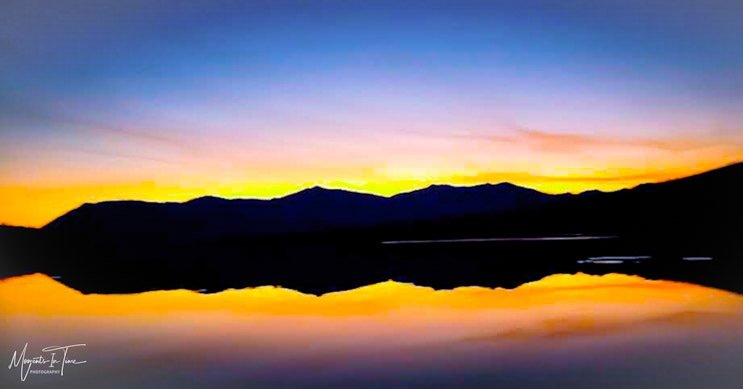 There's nothing like watching the sunset in one of my favorite lakes.

#sunset #sunsets #sunsetphotography #nature #naturephotography #naturelovers #pics #sunsetlovers #landscape #photography #sunsetlover #sunsetsky #dusk  #landscapephotography  #glaciermt #naturelovers