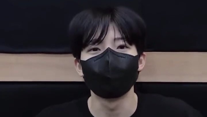 kyukoalala's tweet photo. junkyu's cute small face 🥺🤏🏻 #JUNKYU https://t.co/78Kbw5O2LA