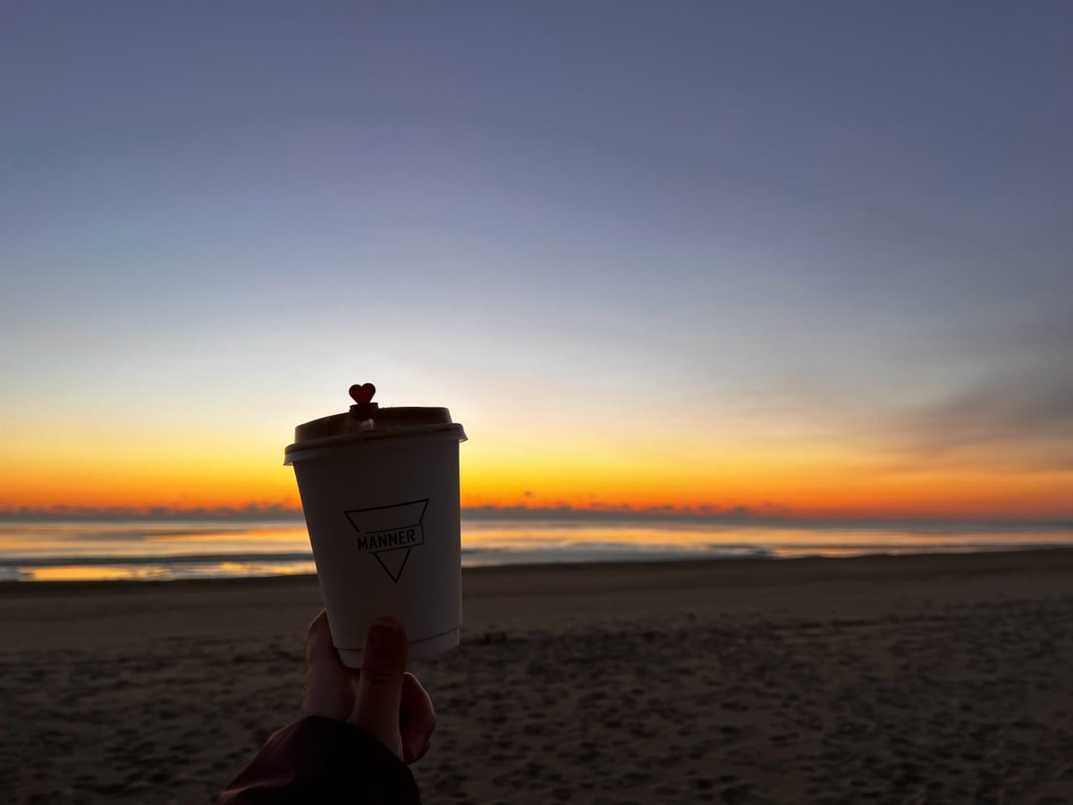 Dekoffietesters's tweet photo. On the beautiful night view beach, shout out to vent the loneliness of depression, don't give up, we will accompany you https://t.co/oXwguM8gdg