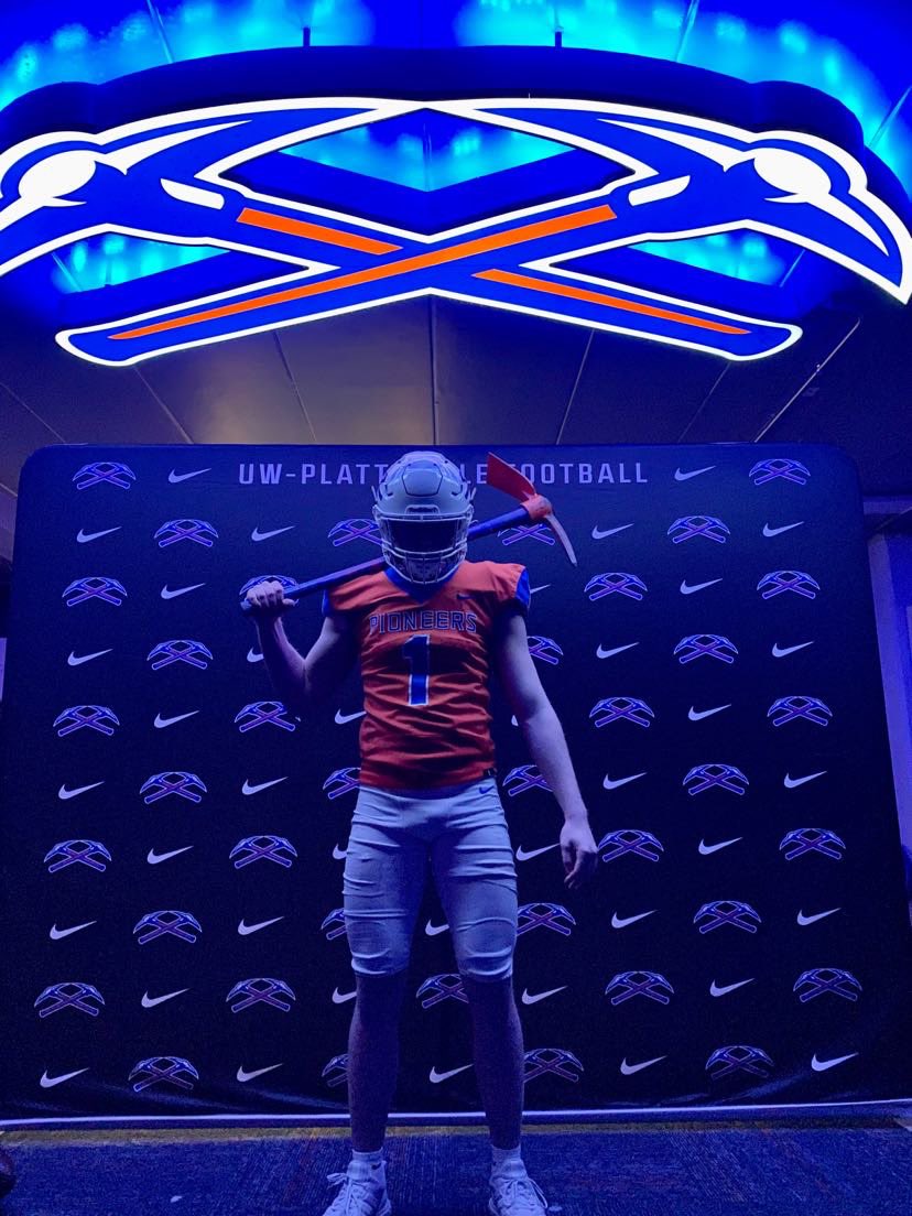 Thank you to coach <a href="/Ryan_Munz/">Ryan Munz</a> and <a href="/CoachR_Bailey/">Ryley Bailey</a> for having me out to <a href="/UWPlattFootball/">UW-Platteville Football</a>. Had a great time learning about the program! <a href="/VeronaWildcatFB/">Verona Area Wildcat Football</a> <a href="/CatsCoachRiley/">Andrew Riley 🏈</a>