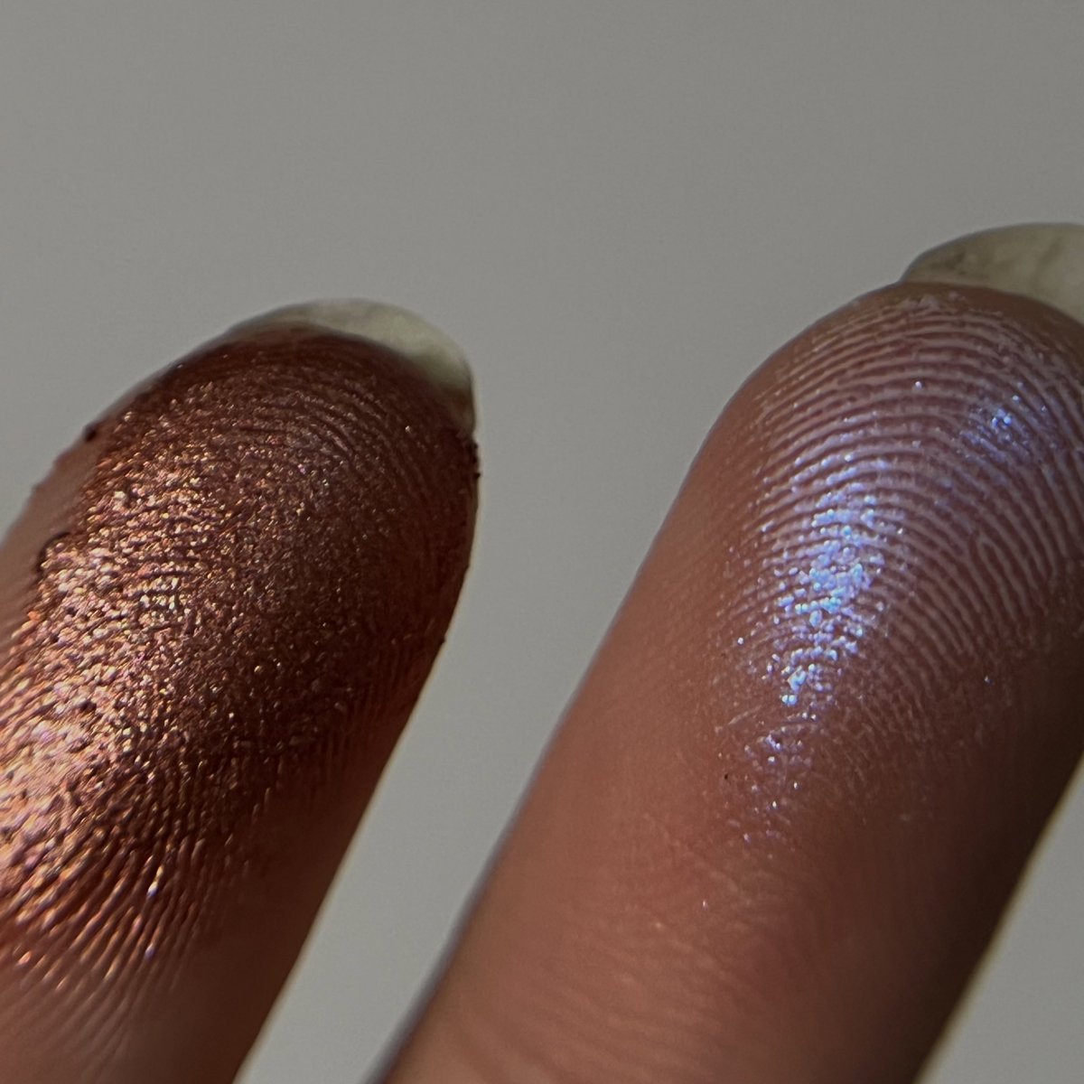 current fav go to and less effort eyeshadow pot!💗

travel friendly eyeshadow yang menurut gue udah cukup banget buat daily, tapi bisa dipake juga buat formal occasion✨

makes your makeup wow with less effort💅🏻

— honest review cause this is my best buy go to eyeshadow