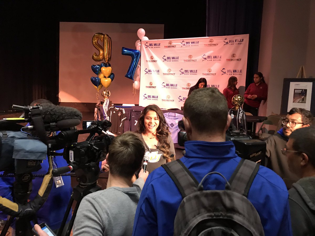 What a great moment in time 🕰️ #Throwback to Signing Day for @LoveTovar7 back in 2019! Unforgettable support & Unbelievable coverage 📸 🎥 🎤 but she earned every bit of it 💯🙌🏼 ~ Parents enjoy the ride, it goes by fast! 1st ever #Prep1Athlete!