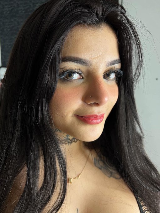 Te doy unos besos? 🖤 https://t.co/FHZNo2TIiA