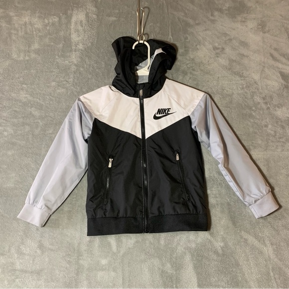 pishposhposh808's tweet photo. So good I had to share! Check out all the items I'm loving on @Poshmarkapp from @Everydaylosers1 #poshmark #fashion #style #shopmycloset #bermans #fortnite #nike: https://t.co/YztpyVfQVJ https://t.co/rgWxKQdExE