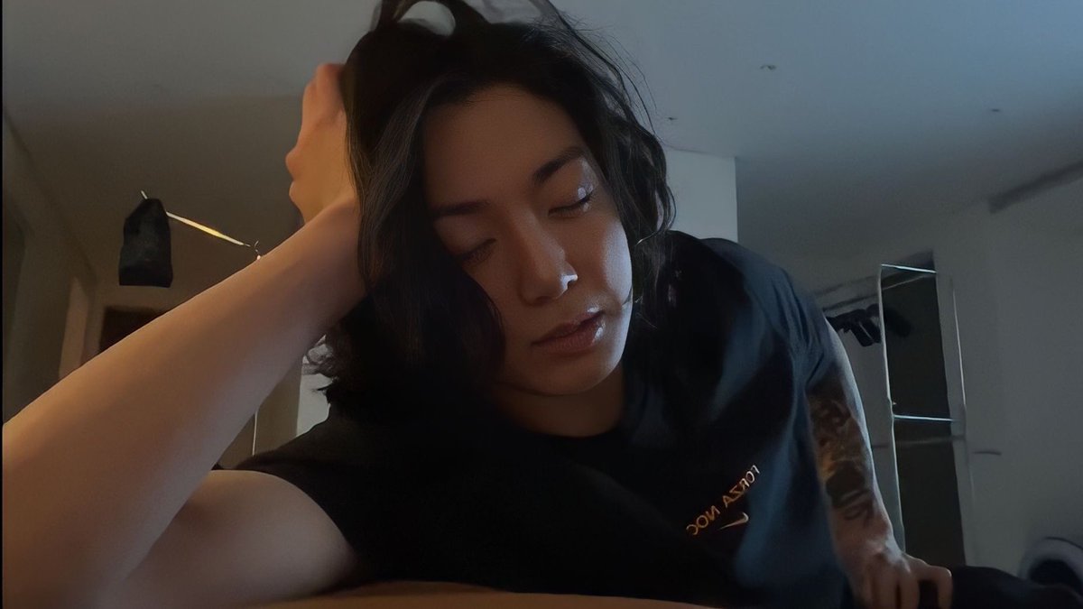 Hm damn. [thinking about Vele will be 2 years together in a few days]