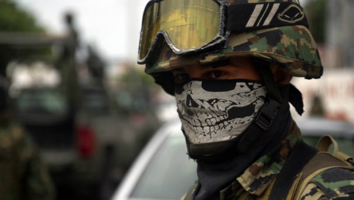 #AyotzinapaSiFueElEstado 
El ejército sí salió esa noche del cuartel de Iguala. Militares estuvieron en la escena del crimen.
El ejército, único con capacidad operativa, fuerza y medios para operar una desaparición masiva.
#NiPerdonNiOlvido