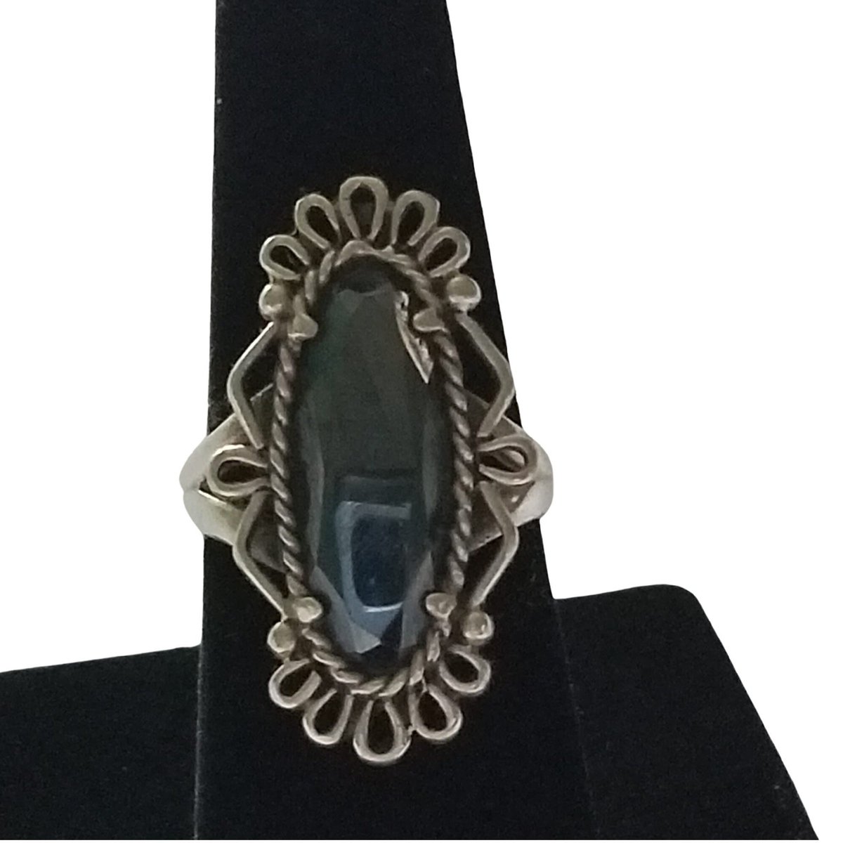 JunkYardBlonde's tweet photo. Vintage Sterling Silver Hematite Cocktail Ring Size 8 https://t.co/nK4dEtL2S3 #Etsy #JunkYardBlonde #HematiteRing https://t.co/rQeVWta1Cl