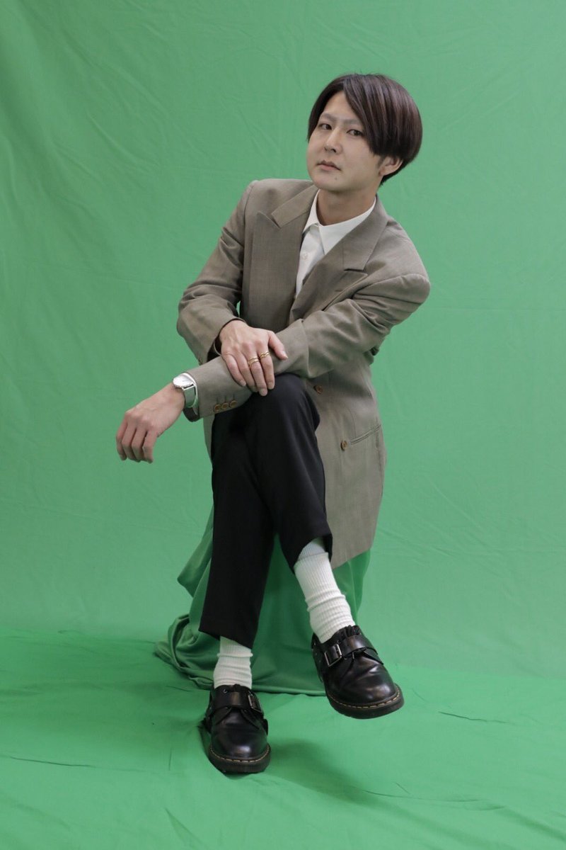 josinohimitsu's tweet photo. 男性声優宣材写真ポーズ https://t.co/BITyEtc6xQ