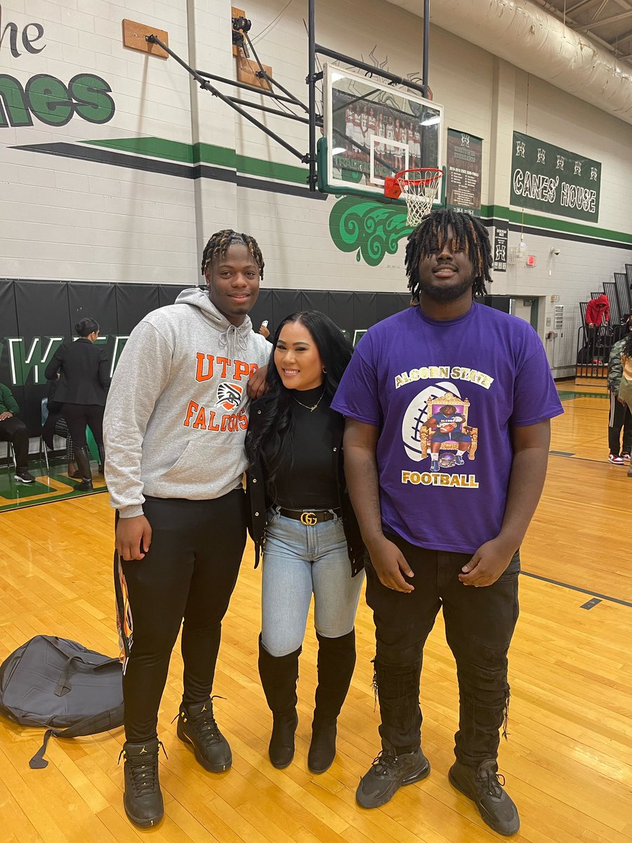 Today was an amazing day!! I was truly blessed to witness another celebration! I am beyond proud of our CANES on their signing day! Continue to be great and make your village proud!! 🥹💚🖤 @Jay_Deemer2023 @ChisomOnwuzuri1 @Darionembers09 @santanawilson_