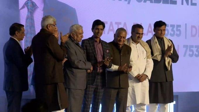 ramnivaskumar's tweet image. भारत एक्सप्रेस न्यूज़ चैनल शुरुआत की हार्दिक शुभकामनाएँ @UpendrraRai जी। शुभारंभ कार्यक्रम बहुत शानदार रहा। बजट के दिन भी इतने सारे गणमान्य लोगों ने इस कार्यक्रम में हिस्सा लिया, ये आपकी व्यक्तिगत उपलब्धि है। हार्दिक बधाई 💐💐 #BharatExpress