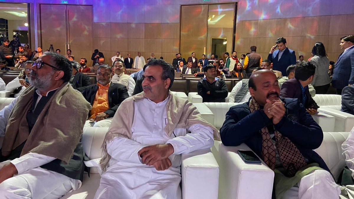 ramnivaskumar's tweet image. भारत एक्सप्रेस न्यूज़ चैनल शुरुआत की हार्दिक शुभकामनाएँ @UpendrraRai जी। शुभारंभ कार्यक्रम बहुत शानदार रहा। बजट के दिन भी इतने सारे गणमान्य लोगों ने इस कार्यक्रम में हिस्सा लिया, ये आपकी व्यक्तिगत उपलब्धि है। हार्दिक बधाई 💐💐 #BharatExpress