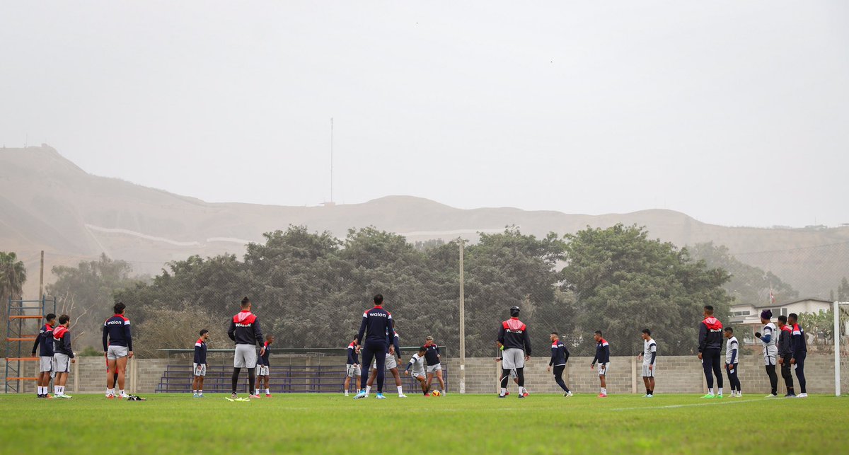 CHELONETA10's tweet photo. El plantel de Deportivo Municipal acordó volver a los entrenamientos el día viernes. @diario_libero https://t.co/lfBvNSUqkc