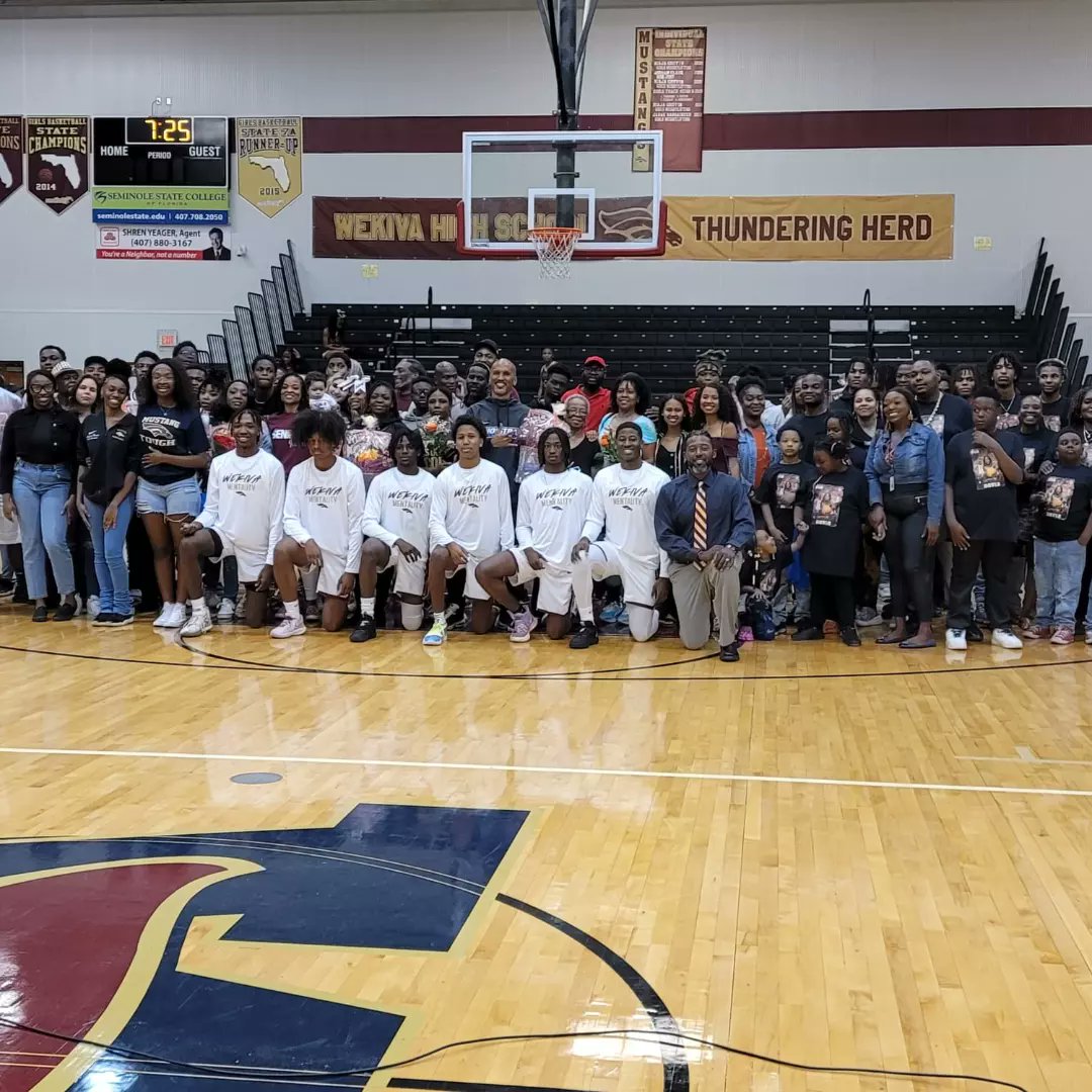Senior night is always sad for me, really seem like yesterday they were just freshmen.. regular season 22 -3 , now it's time to work on real season #mustangstrong