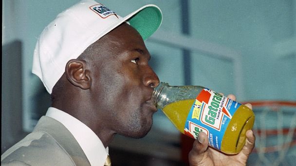 juanchulas's tweet photo. Si usted alcanzó a tomar GATORADE en botella de vidrio en este momento de su vida es una persona con muchas responsabilidades https://t.co/M1hdZg4yzz