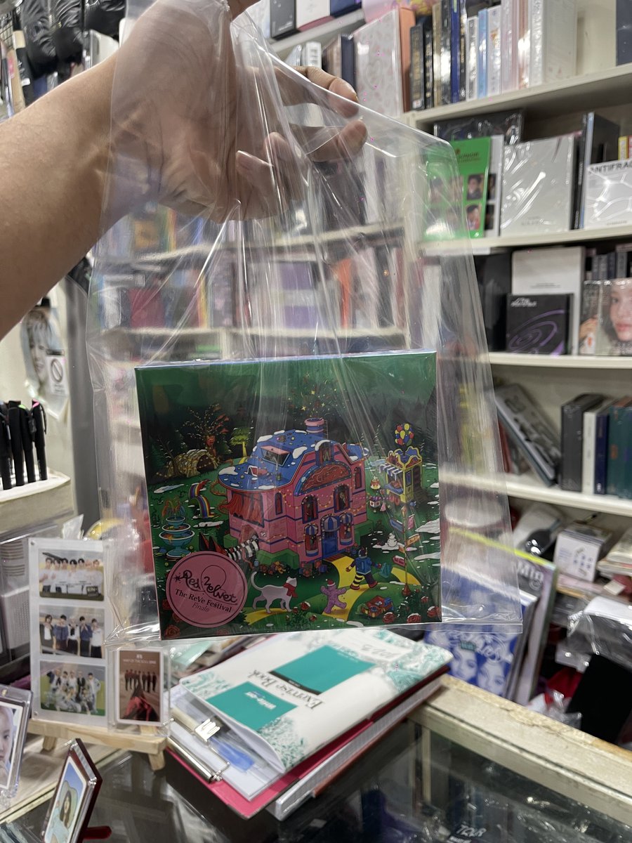 acapyoungxx's tweet photo. Found this RV’s 2019 released album. 2023 is starting great 😌 #RedVelvet https://t.co/L7YOLWPEb8