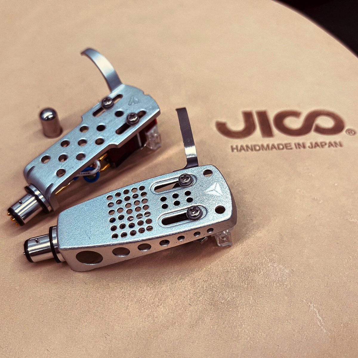 JICO_INT's tweet photo. JICO CUSTOM SHOP
Headshell Research & Development
#JICO #JICOCustomShop #JICOAccessory #Accessory #lineup #productresearch #research #development #audiophile #HiFi #audio #turntable #vinylrecords #headshell #SMEheadshell #SME #newproduct #audio #analog #audiogear https://t.co/GNG44ZG8Is