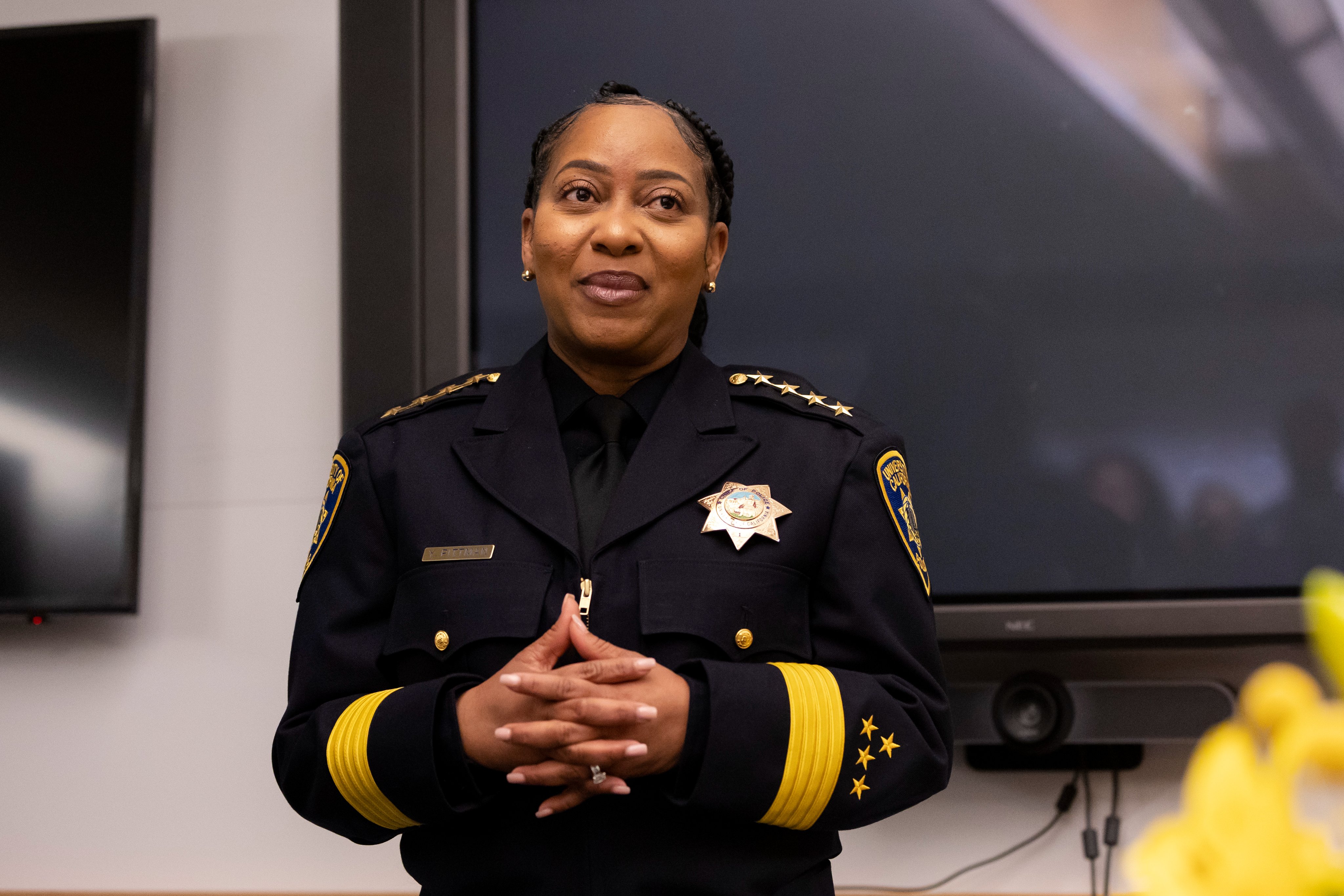 Fbi Cast: The Future Of Policing In America - mjbfw6l