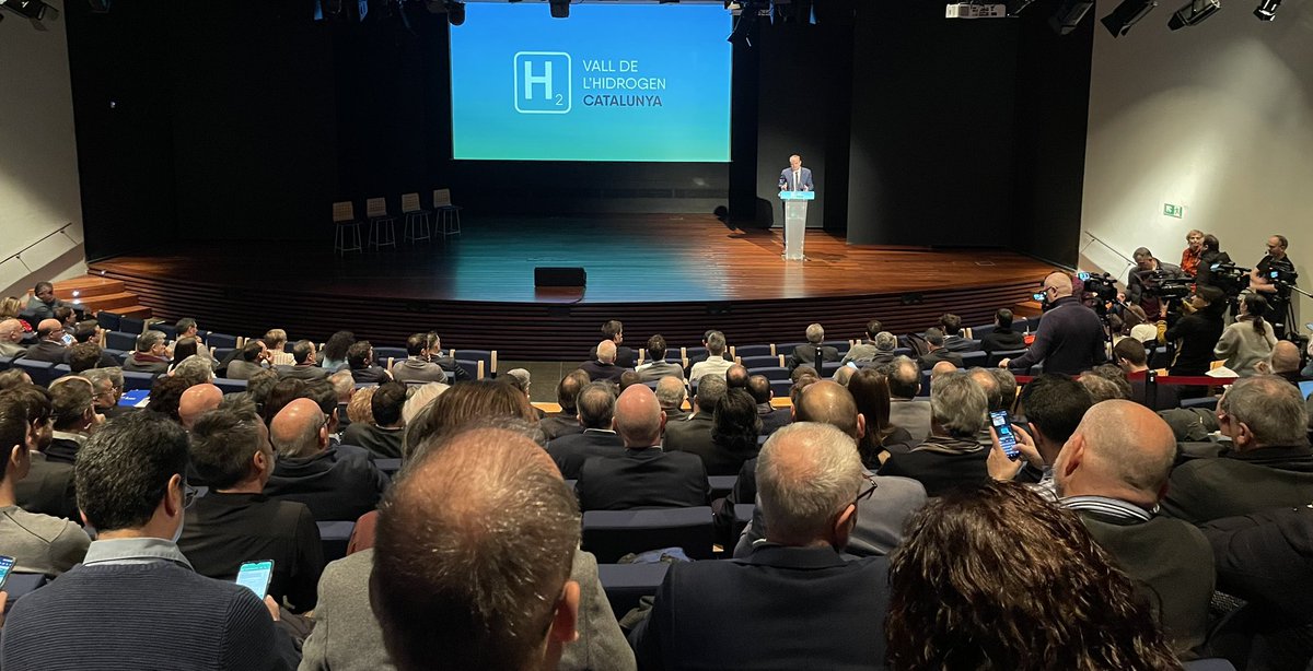 Tarragona acull l’Assemblea de la Vall de l’Hidrogen. Un projecte que va néixer a la Catalunya Sud i que ha esdevingut un projecte estratègic de país.
Una realitat que aplega més de 140 empreses que en conjunt facturen més de 426M€ i generen 1300 llocs treball