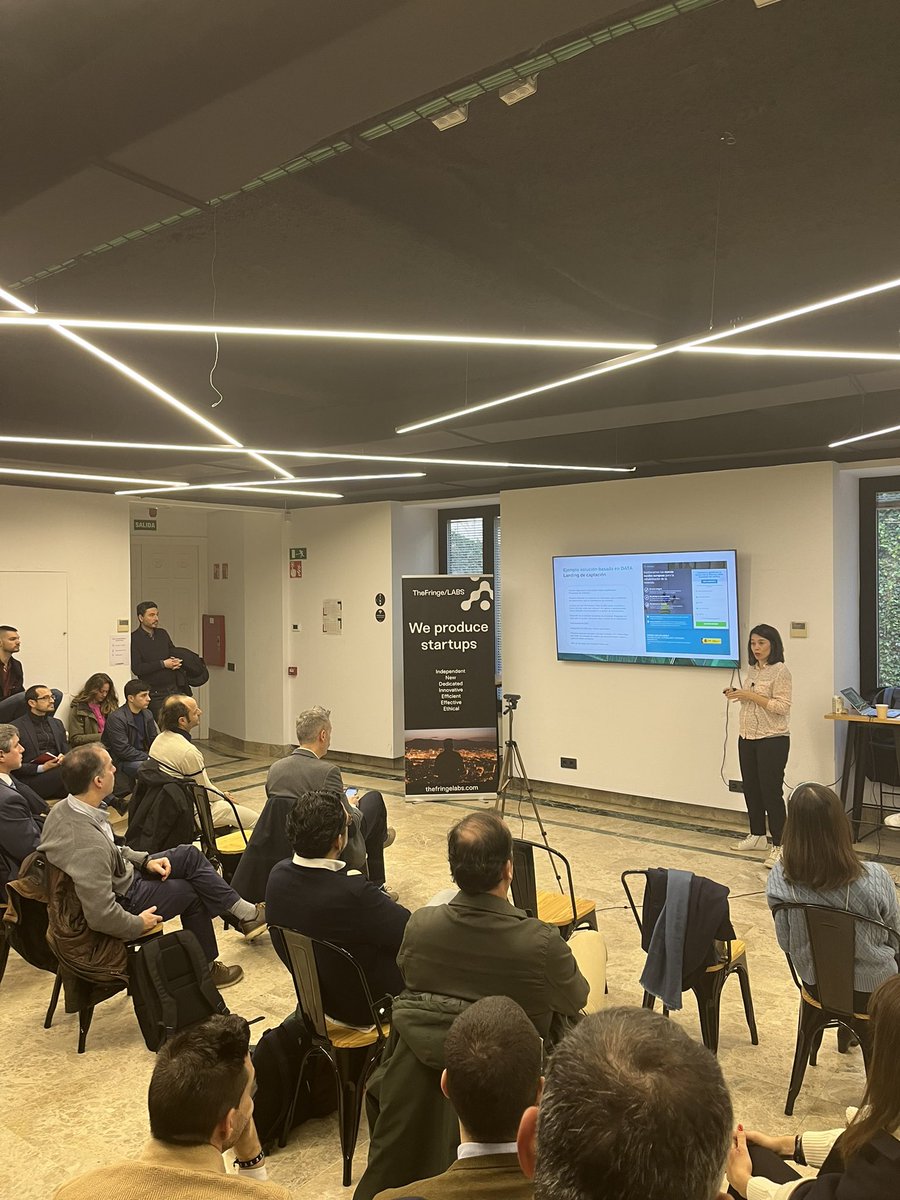 enriquemartiin's tweet photo. Interesantísima jornada de #ProptechThursdays con @TheFringeLABS @DavidHueso #propper #hanok @CasafariRE @IntrumES @TheBridge_Tech https://t.co/va4wjPTBnJ