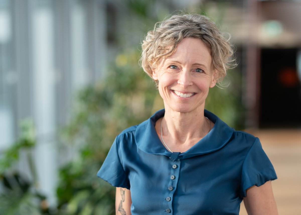 MPI-EVA Leipzig (@mpi_eva_leipzig) on Twitter photo New director for <a href="/MPI_EVA_Leipzig/">MPI-EVA Leipzig</a>! 🥳 We are happy to welcome palaeoanthropologist @TracyKivell whose new department will study the emergence & evolution of our earliest fossil human relatives & our closest living cousins, the African apes. <a href="/maxplanckpress/">Max Planck Society</a> eva.mpg.de/press/news/art… New director for <a href="/MPI_EVA_Leipzig/">MPI-EVA Leipzig</a>! 🥳 We are happy to welcome palaeoanthropologist @TracyKivell whose new department will study the emergence & evolution of our earliest fossil human relatives & our closest living cousins, the African apes. <a href="/maxplanckpress/">Max Planck Society</a> eva.mpg.de/press/news/art…