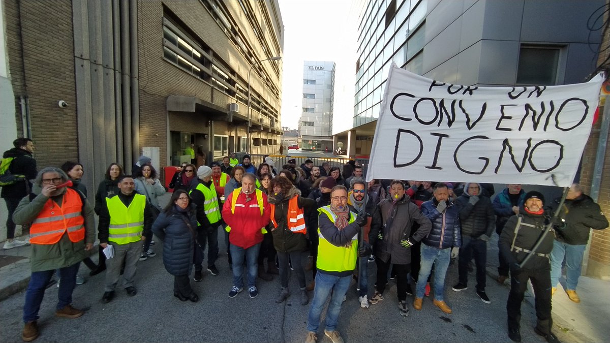 Trabajadores y trabajadoras de #PrisaMedia en #huelga