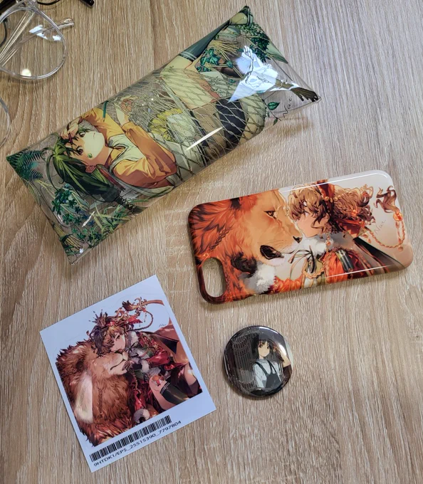 new items新しいグッズを作りました!クリアケースが綺麗でお気に入りです。普段使いできるものが欲しくて、植物やパレットのアクキーも作ってみましたやっぱり絵を手に取れる形にして残せるって楽しいし嬉しいです。よかったらグッズのページも見てみてください! 