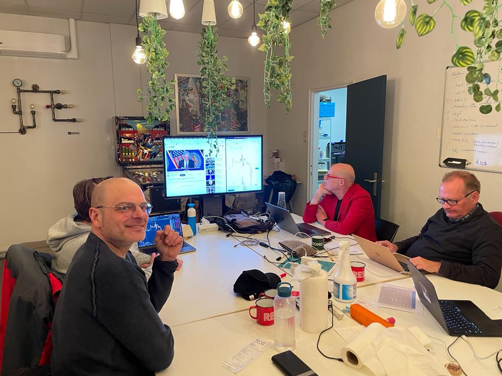 DiamondPigs's tweet photo. The Piggies were watching the #FED press conference live yesterday! 🐷💻

What happened?

🔺FED Chair Jerome Powell has announced that the Federal Reserve will be raising rates again, this time by only 25 bps.
💹#Crypto and stocks rallied after the news broke. https://t.co/P2V7Wa2ruM