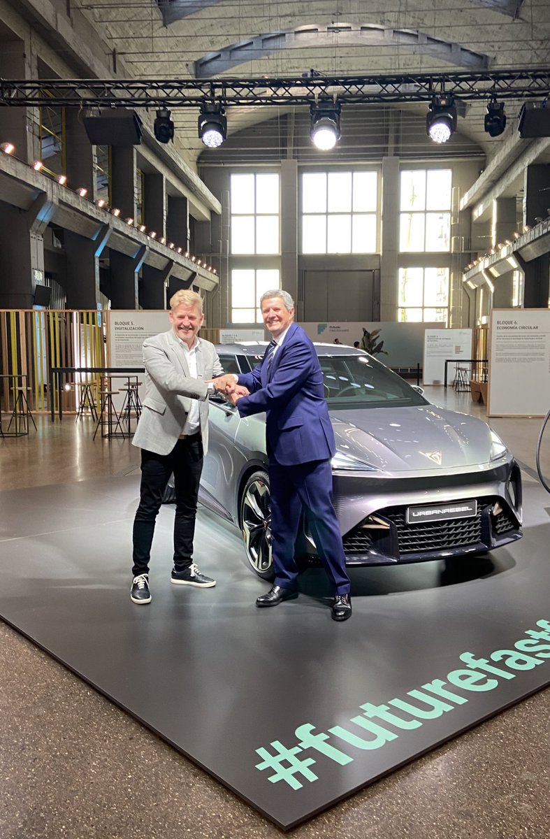 LaNaveMadrid's tweet image. 🫱🏼‍🫲🏽 ¡Dos grandes del sector de la movilidad sostenible y eléctrica! 

@WGriffithsCEO, CEO de @SEATofficial y @CUPRA, y Francisco J. Riberas, presidente ejecutivo de @gestamp_es y @sernauto.

#FutureFastForward #LaNaveConecta