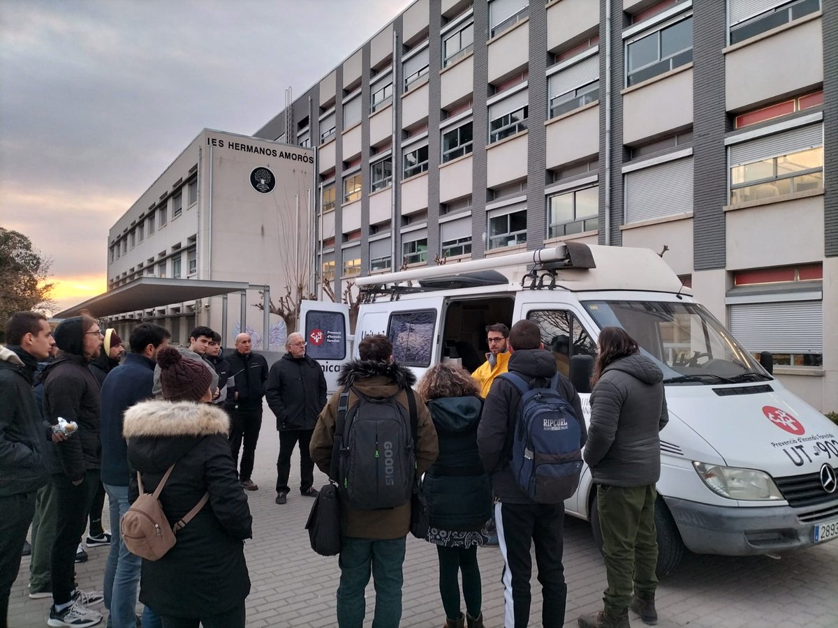 VaersaGva's tweet photo. 🗣️ Los compañeros de la Unidad Técnica de Análisis y Prevención de Incendios Forestales #UT902 de #SomosVaersaGrupo impartieron una charla sobre sus tareas y funciones a los alumnos del ciclo de Gestión Forestal y del Medio natural del IES Hnos. Amorós de Villena @GVAagroambient https://t.co/A6saCXSpY3