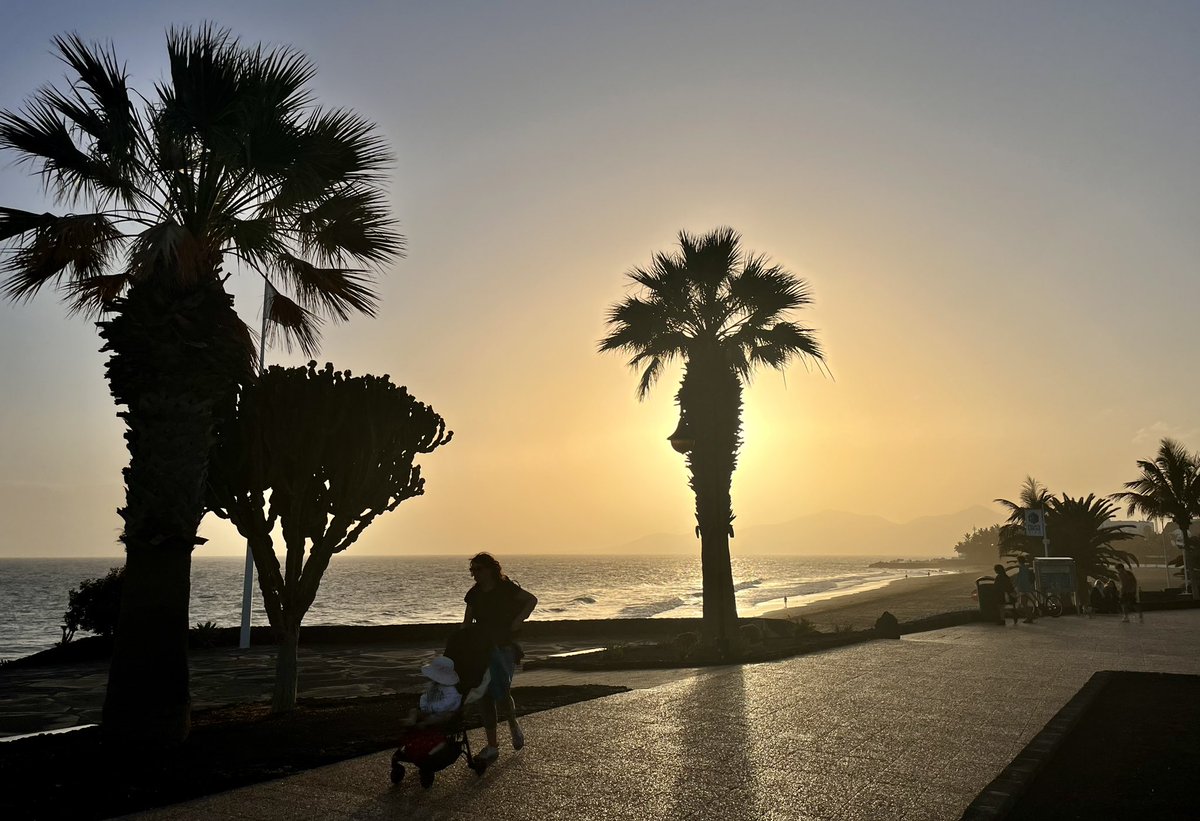 #lanzarote #puertodelcarmen #sunshine #silhouette #seaside #wintersun #coastal #walk #hellofebruary