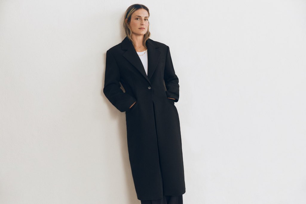 SandraRiquelme_'s tweet photo. Alexia Putellas será la nueva embajadora de Mango. 

💬 “Es un ejemplo. Ha roto moldes dentro y fuera del terreno de juego”. 

Y ya van 1.256 marcas que se vinculan a la imagen de la dos veces ganadora del Balón de Oro. 🔝👏🏻 https://t.co/KYauB0qEez