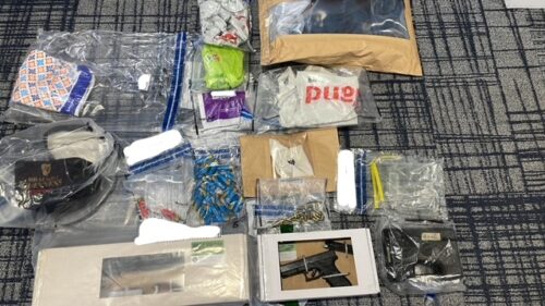 Belfast_Daily's tweet photo. MAN ARRESTED AFTER GUNS FOUND IN EAST BELFAST SEARCH - https://t.co/Sb2rIfXpT8 https://t.co/G4kH5SeMl0